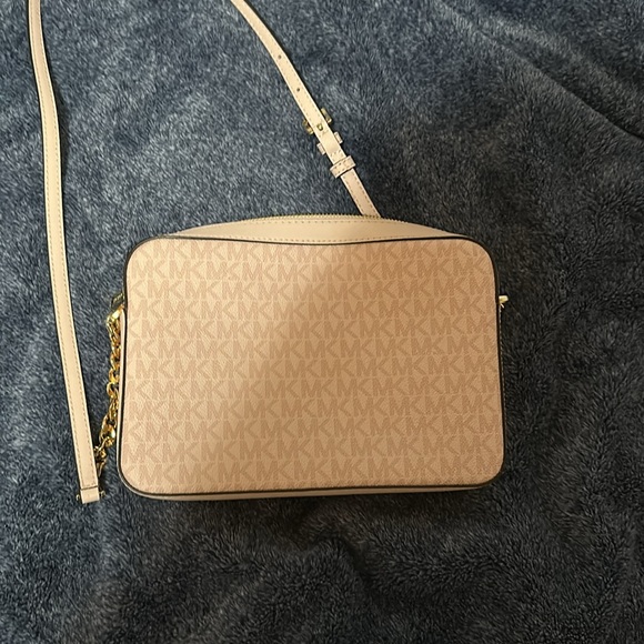 Michael kors purse - Picture 3 of 4